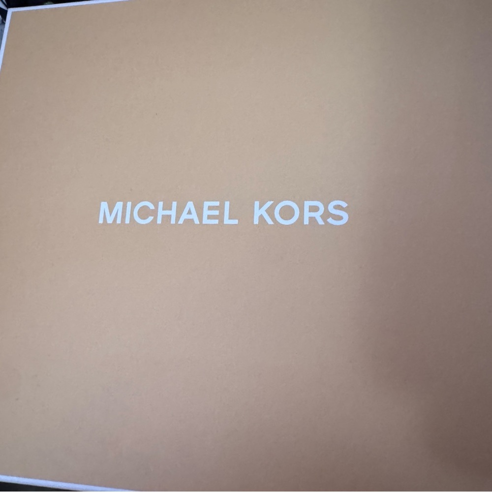 Michael Kors burgundy colored small handbag - new in Gift Box - Picture 2 of 7